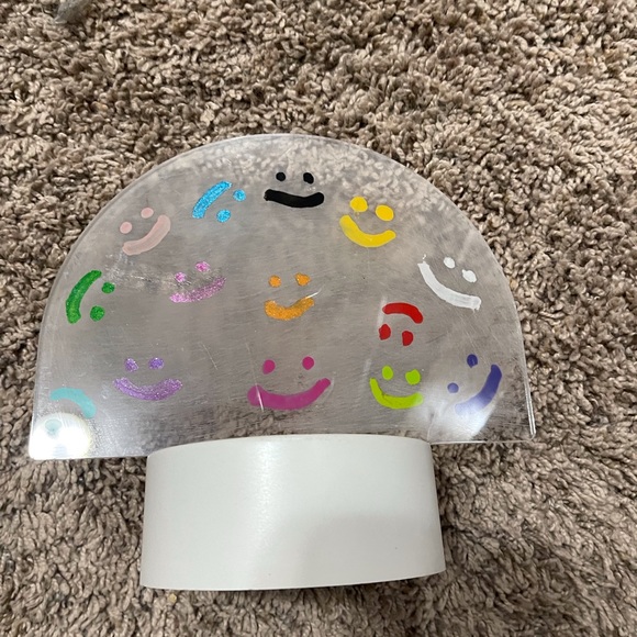 Table smiley face 😀 nightlight - Picture 4 of 4